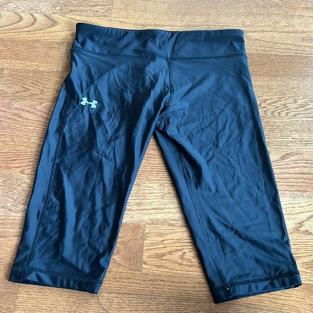 Under Armour large cropped athletic leggings